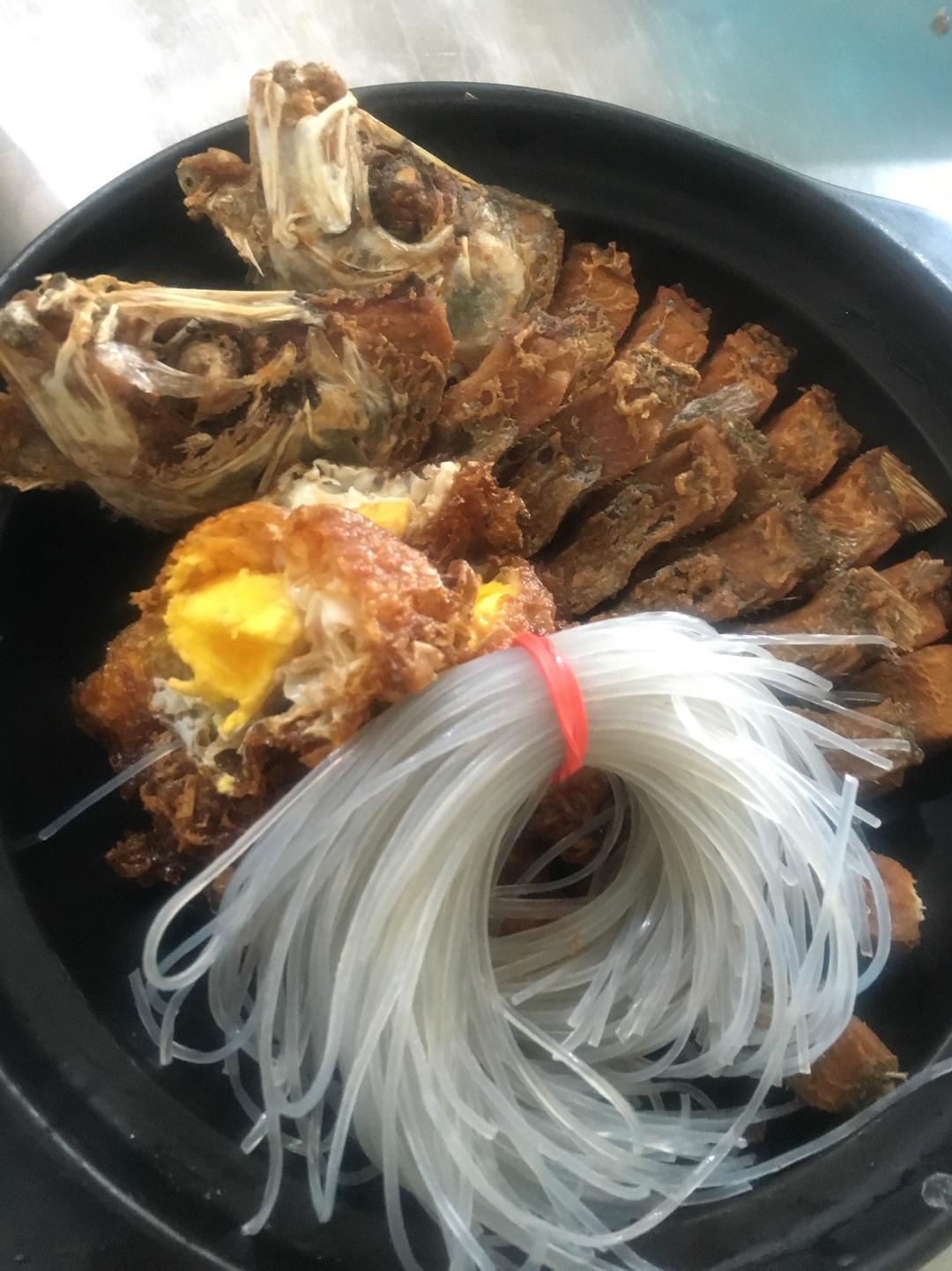 砂锅咸鱼粉丝煲的做法