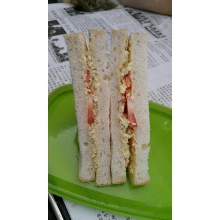 生菜碎蛋三明治