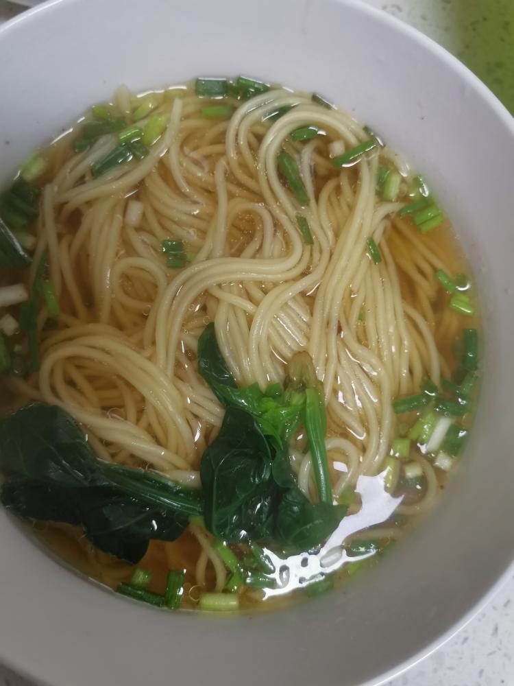 超简单的清汤鸡蛋面