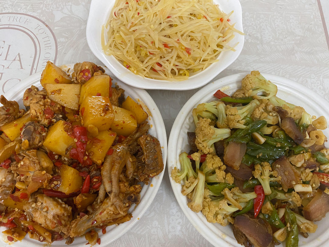 土豆炖鸡块