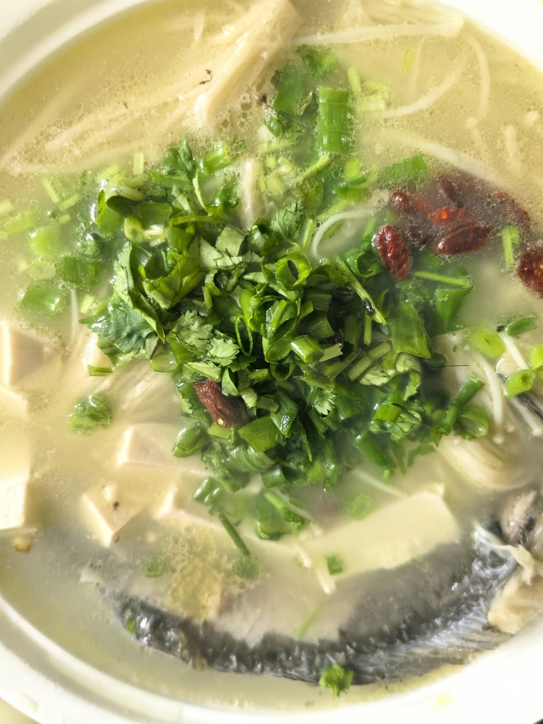 奶白鲫鱼豆腐汤|一条鱼最后的温柔