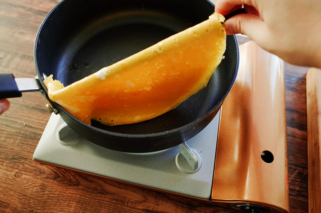 《逃避虽可耻但有用》（平匡桑直授的）瓦片抹茶荞麦面的做法 步骤3