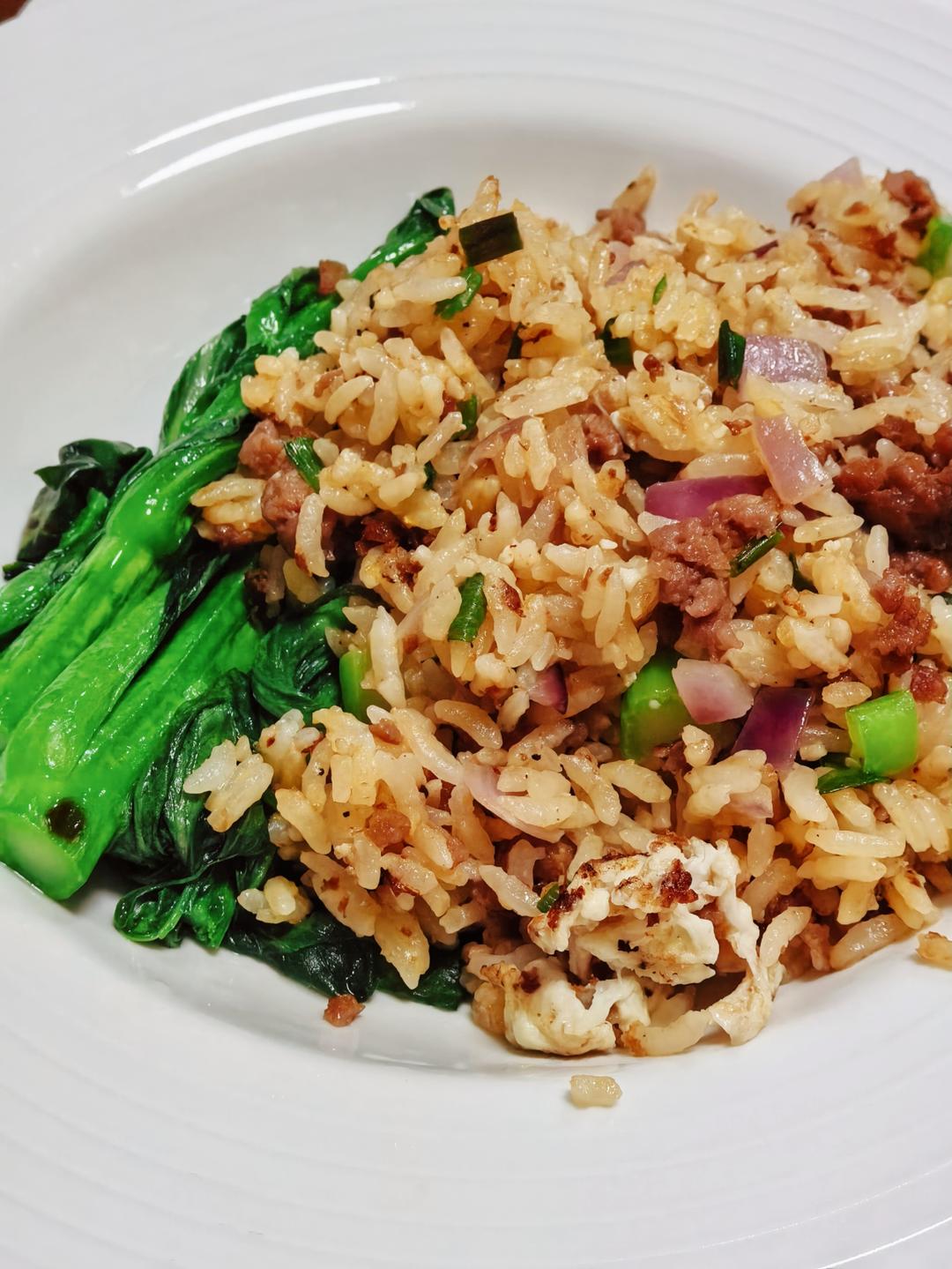 孩子最爱吃香喷喷的牛肉粒炒饭