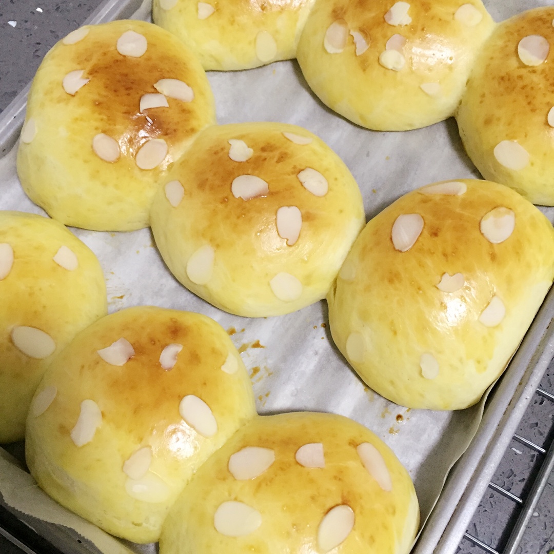 大人小孩都爱不释口的【蜂蜜牛奶小餐包】