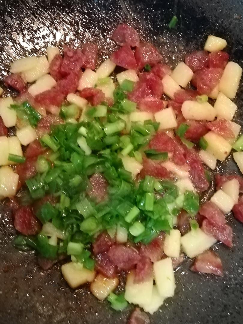 广式腊肠土豆炒饭