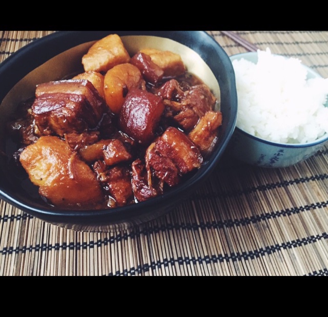 吃着碗里望着锅里的红烧肉