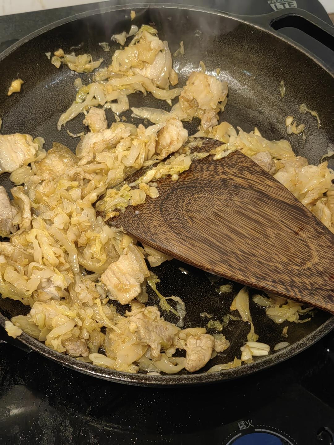 五花肉炒酸菜(东北酸菜)