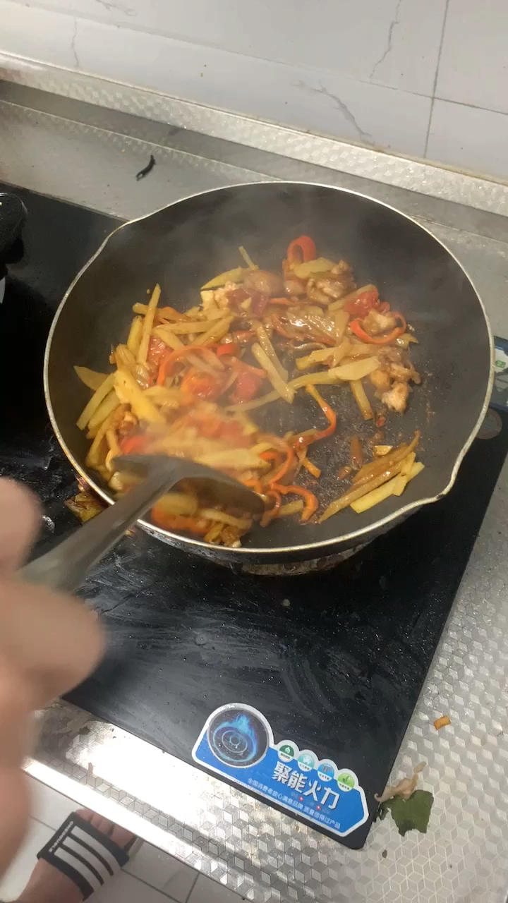 超级下饭，永远吃不腻的土豆丝炒肉
