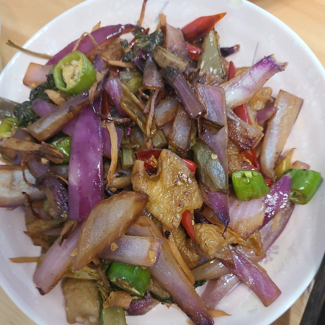 你们要的酸菜炒肥肠教程来了，好吃巨下饭！