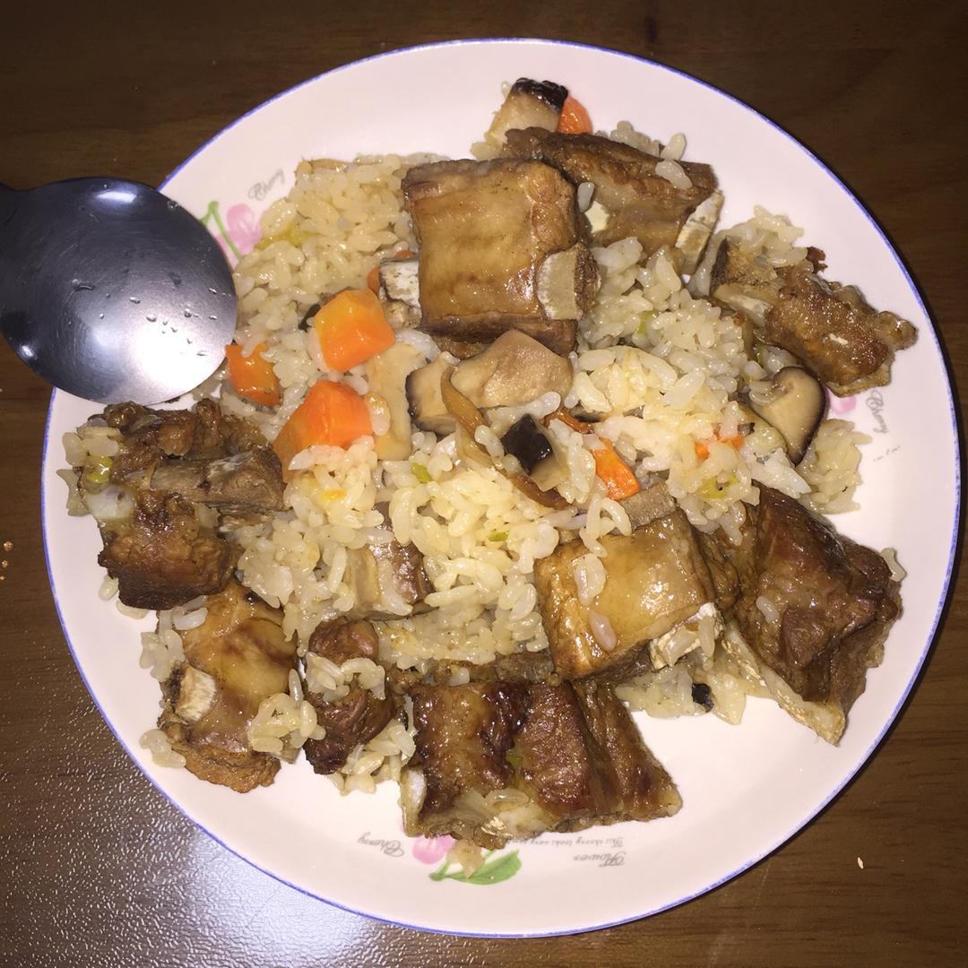 喷香排骨焖饭（爆好吃）