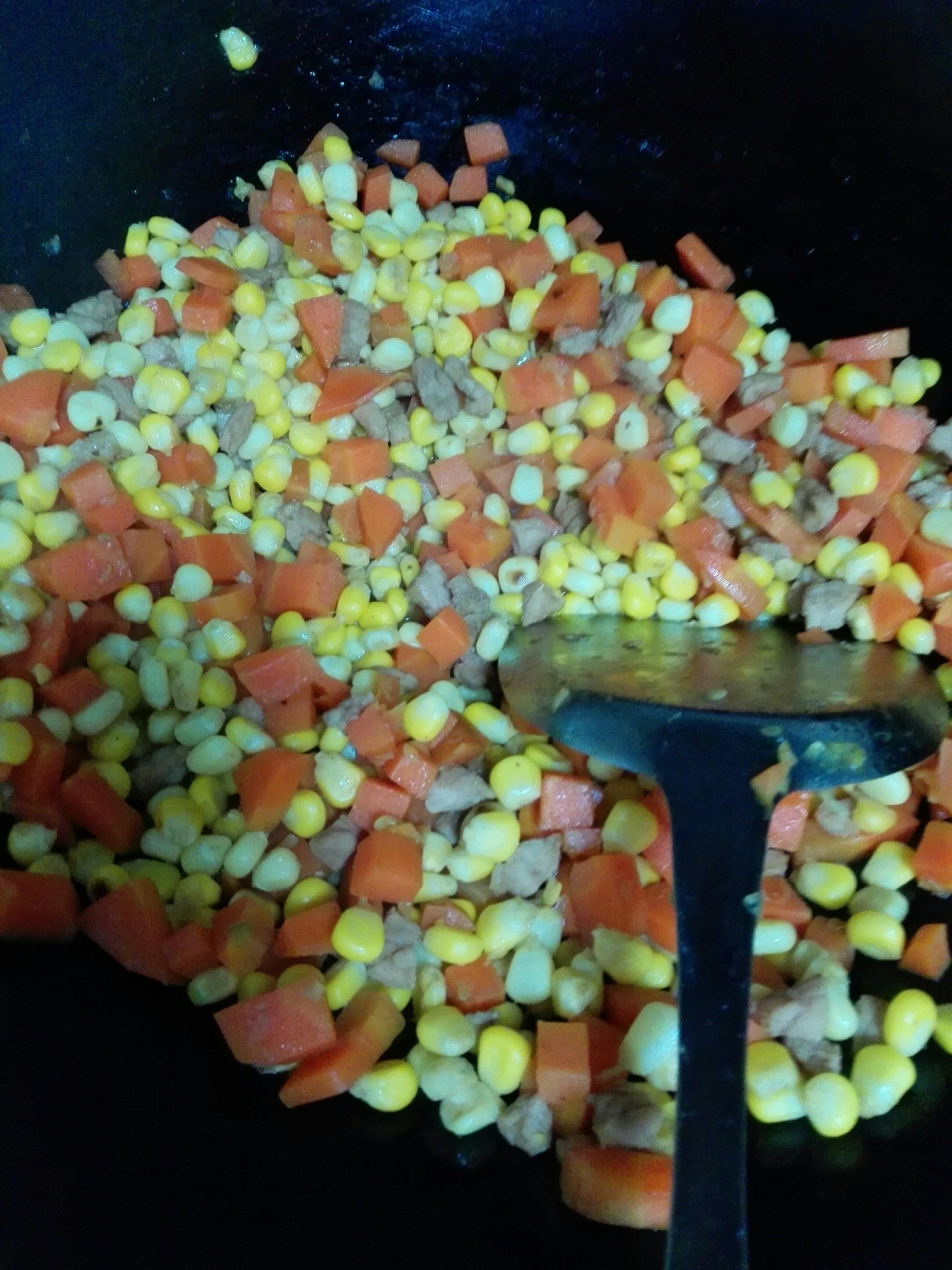 玉米，胡萝卜炒肉粒