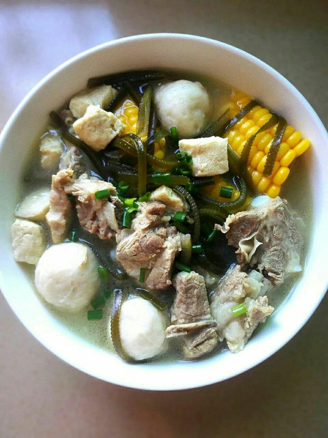 胡萝卜玉米排骨汤