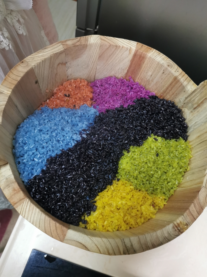 天然植物萃取之五色糯米饭中的枫叶黑糯米饭的做法