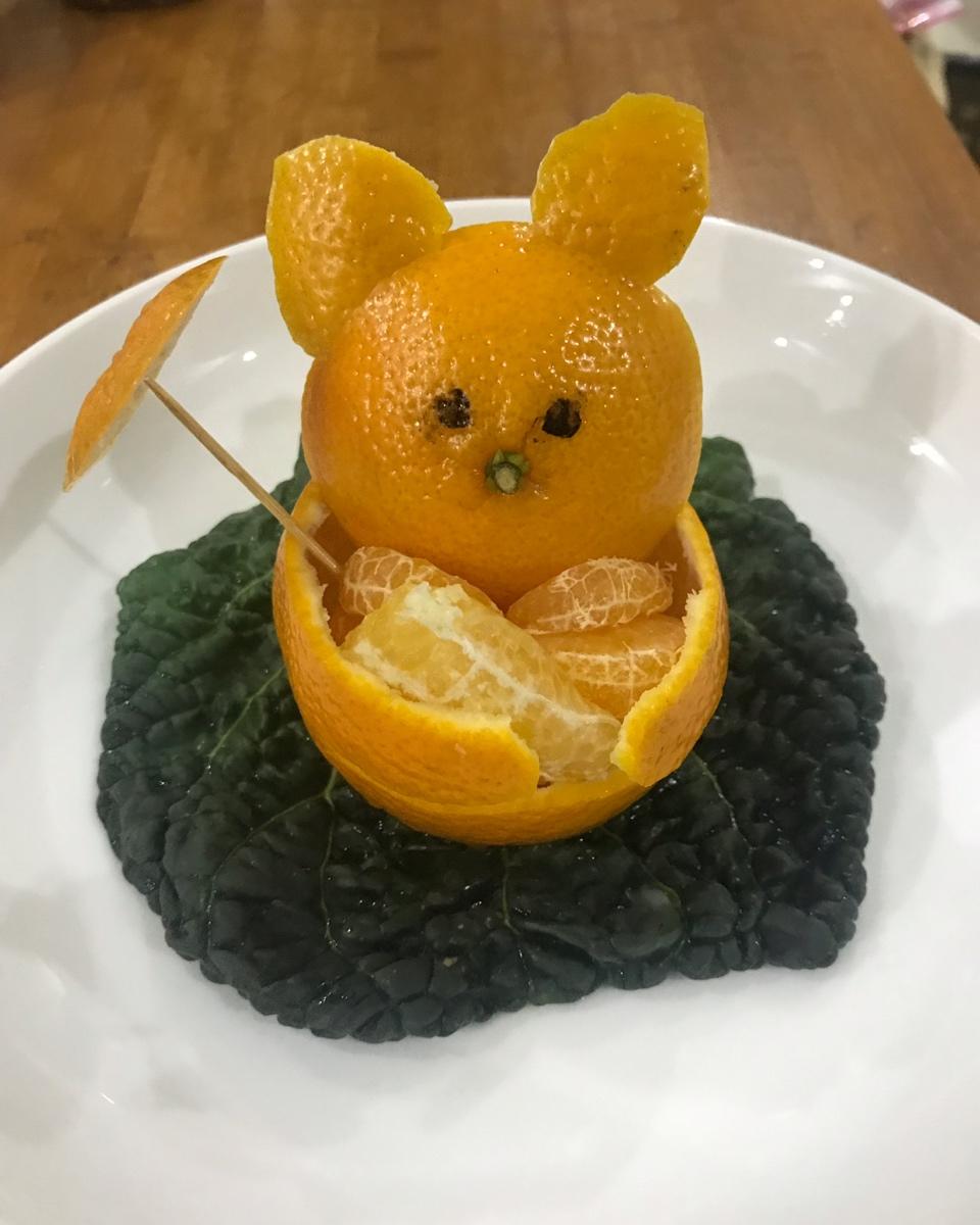 大漠荒颜*兰做的小熊橙子果盘