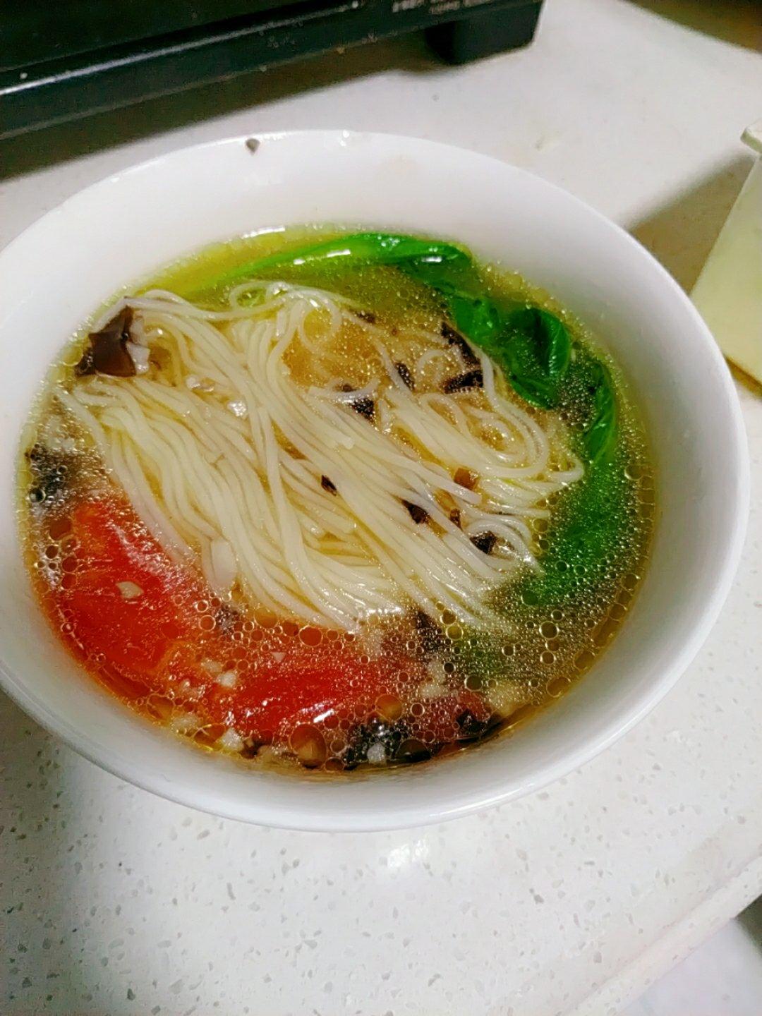 菌汤面条 看得见的香菇 尝得到的鲜美 这才是真正的菌汤