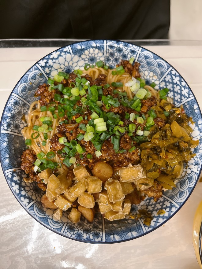 【昆明卤面的做法步骤图,昆明卤面怎么做好吃】芒果芝士人_下厨房
