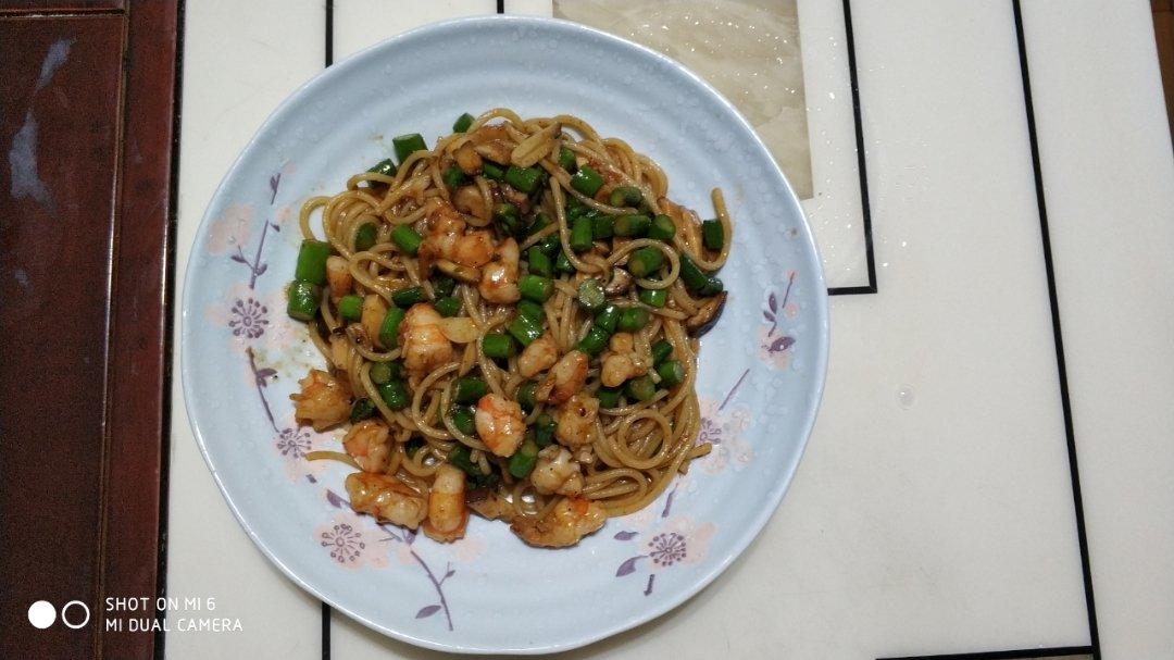 青酱虾仁芦笋蘑菇意面