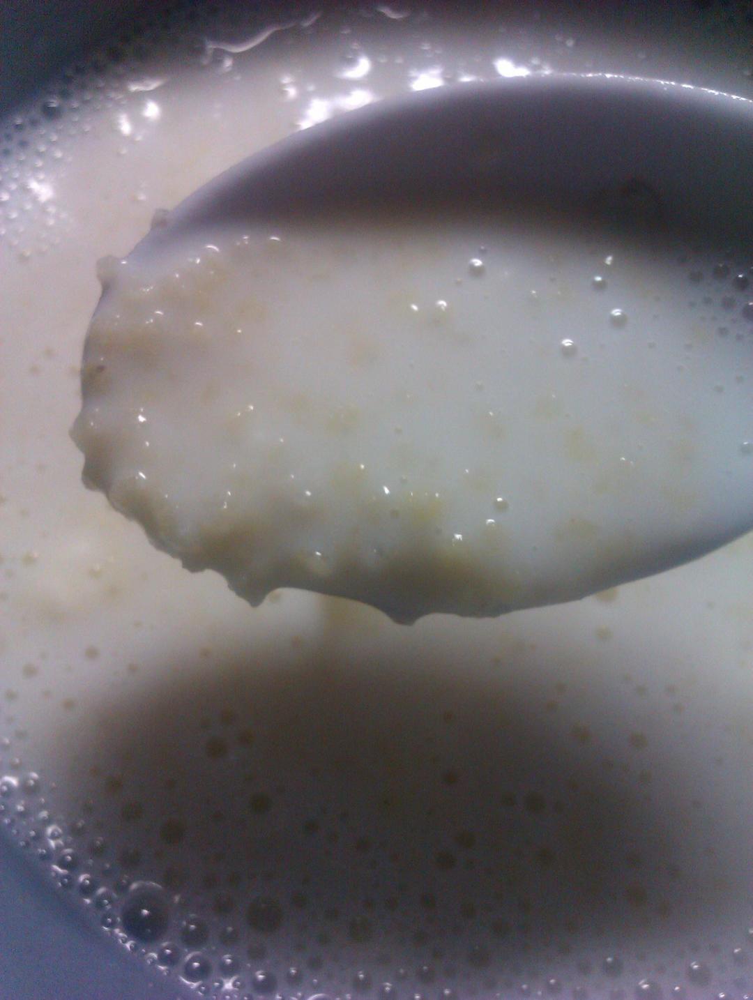 牛奶小米粥的做法