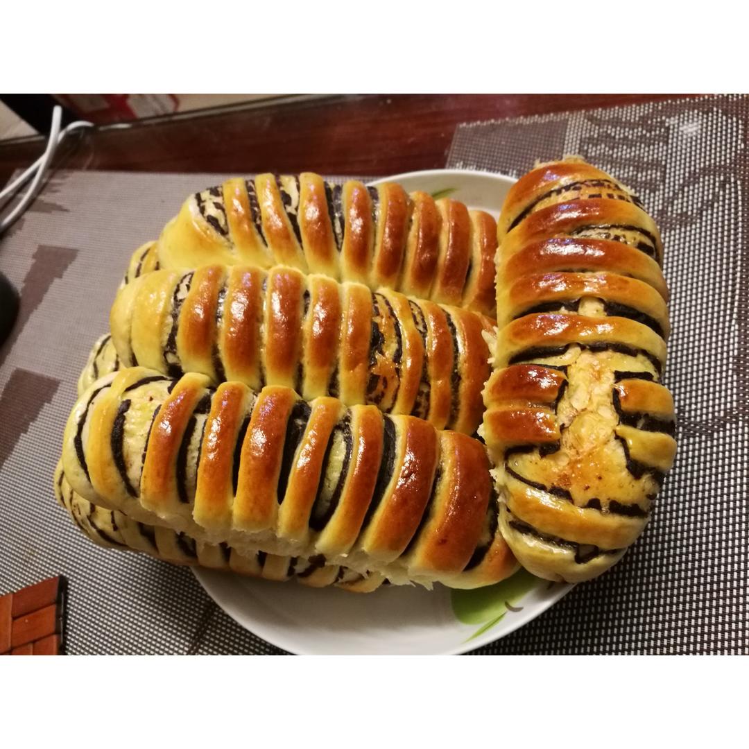 豆沙毛毛虫面包