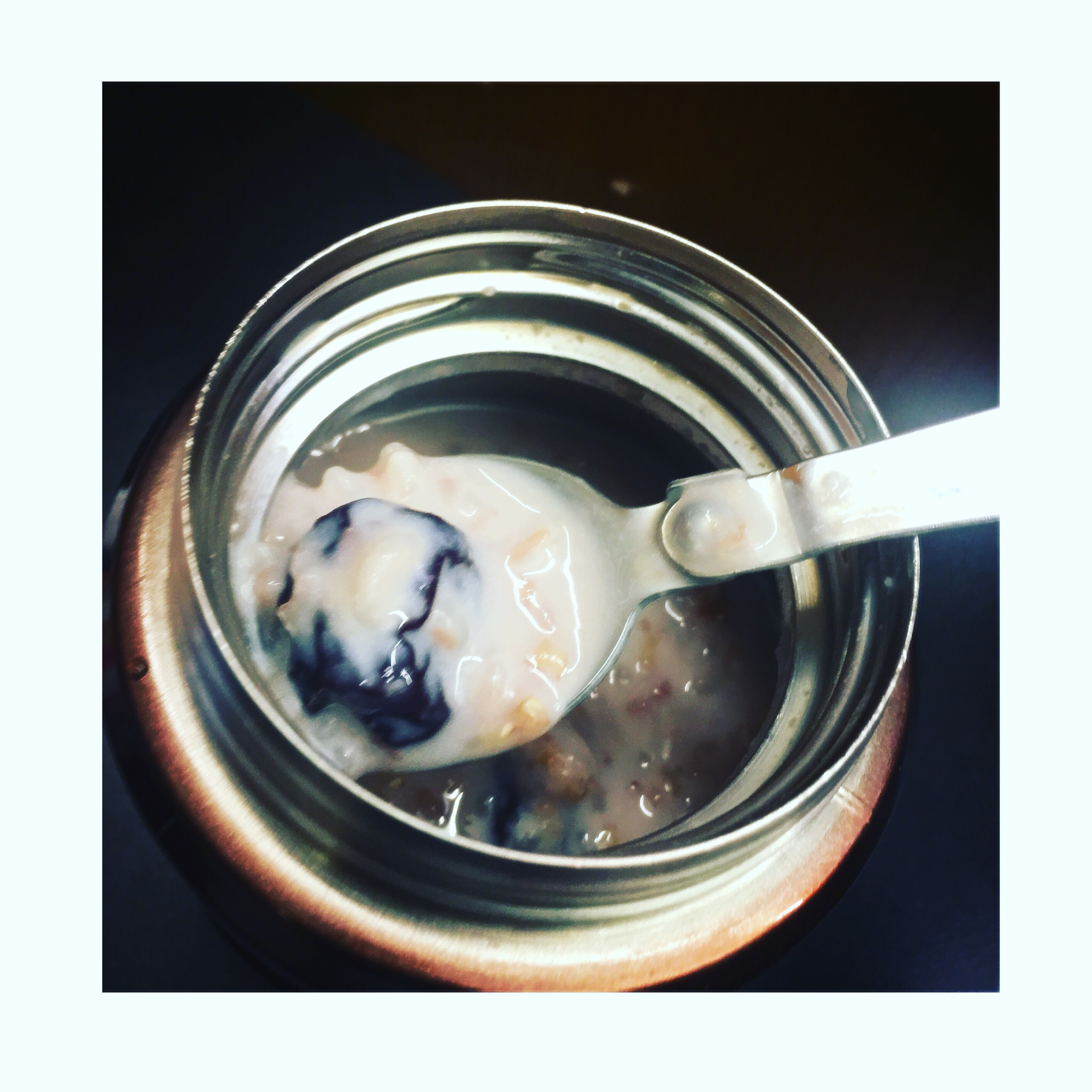 红枣红豆薏仁牛奶粥