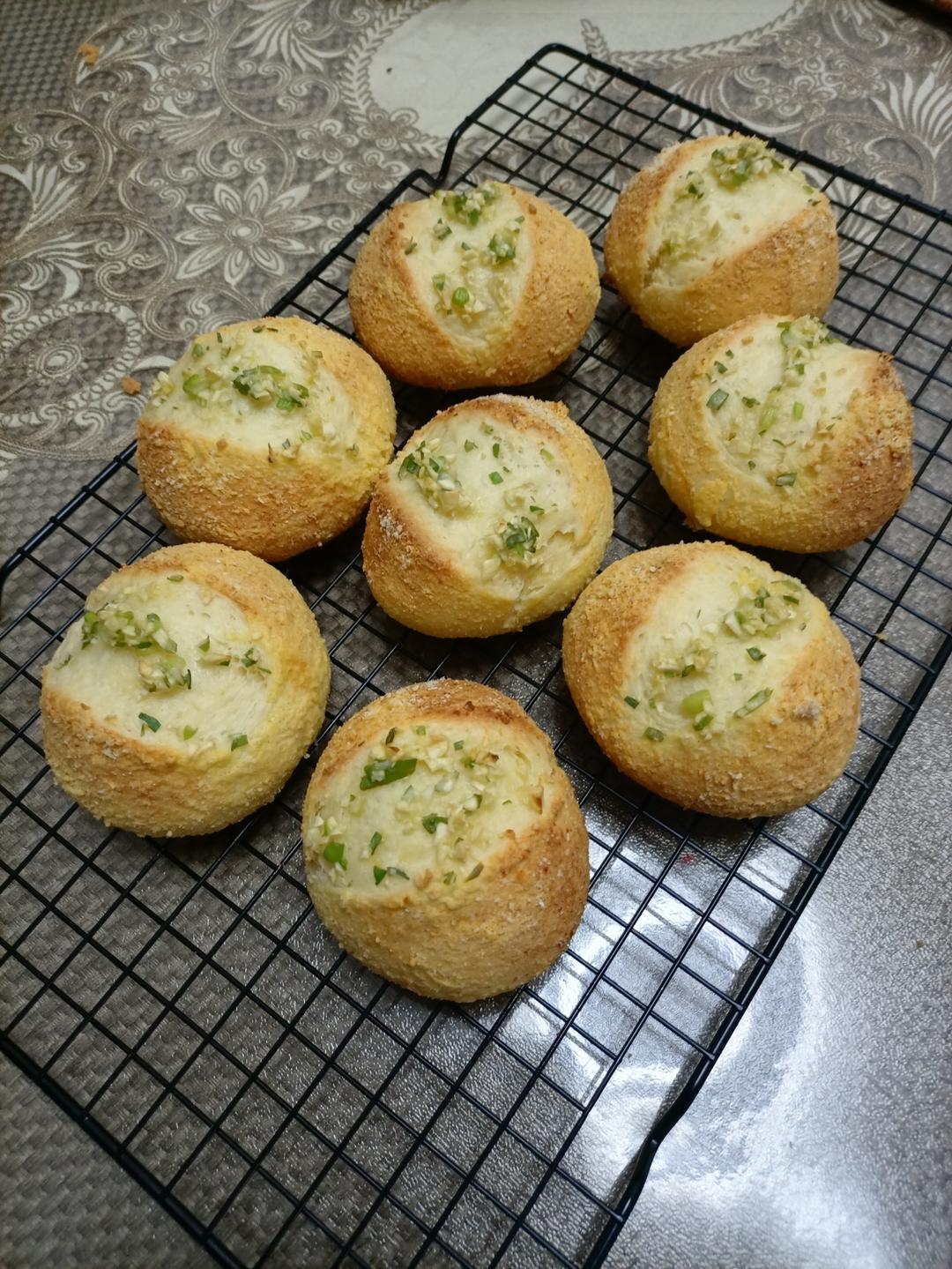 非常柔软的蒜香芝士餐包做法，满屋飘香