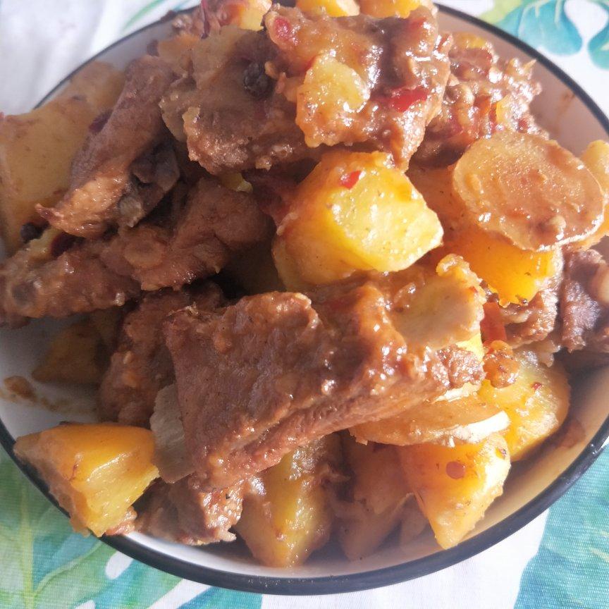 土豆炖排骨