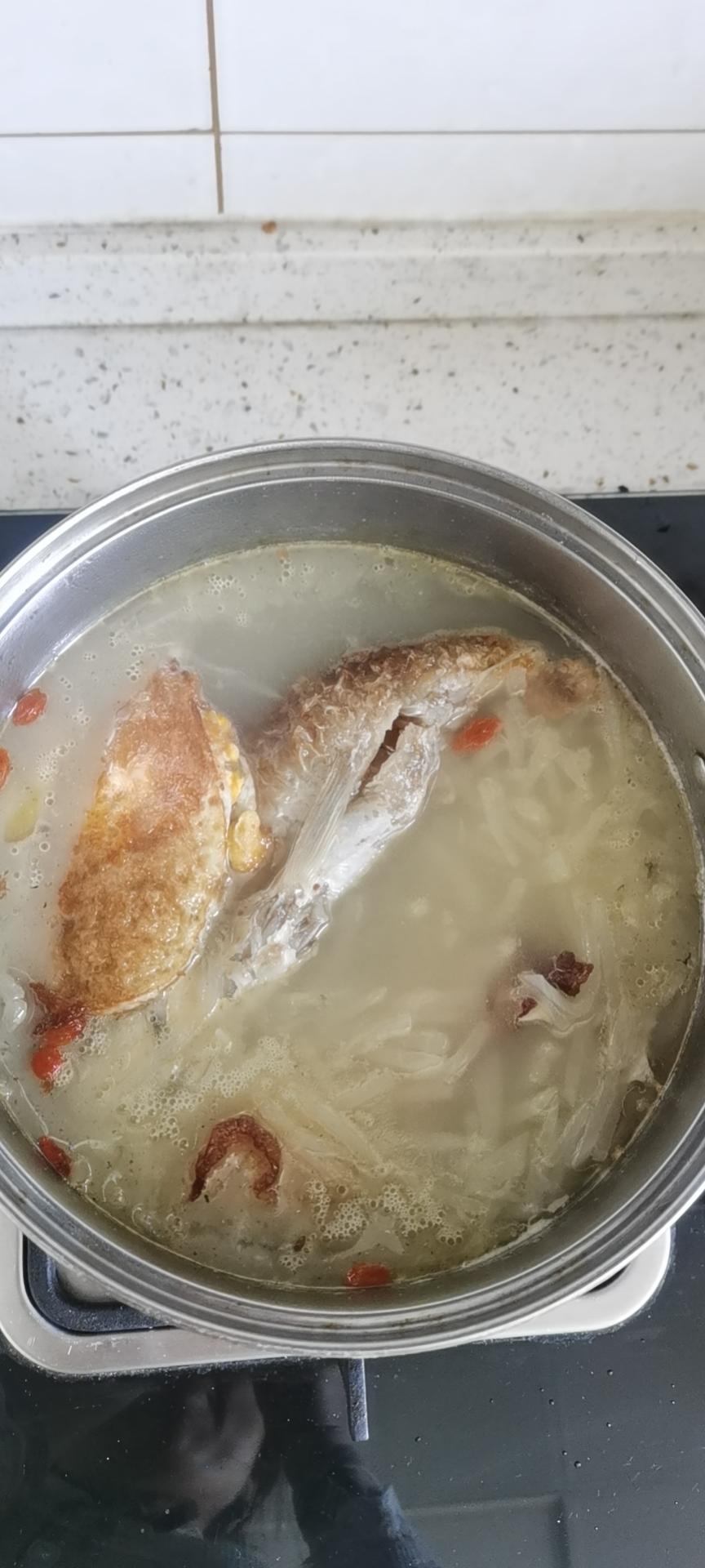 这样做的鲫鱼汤超好喝，奶白奶白的