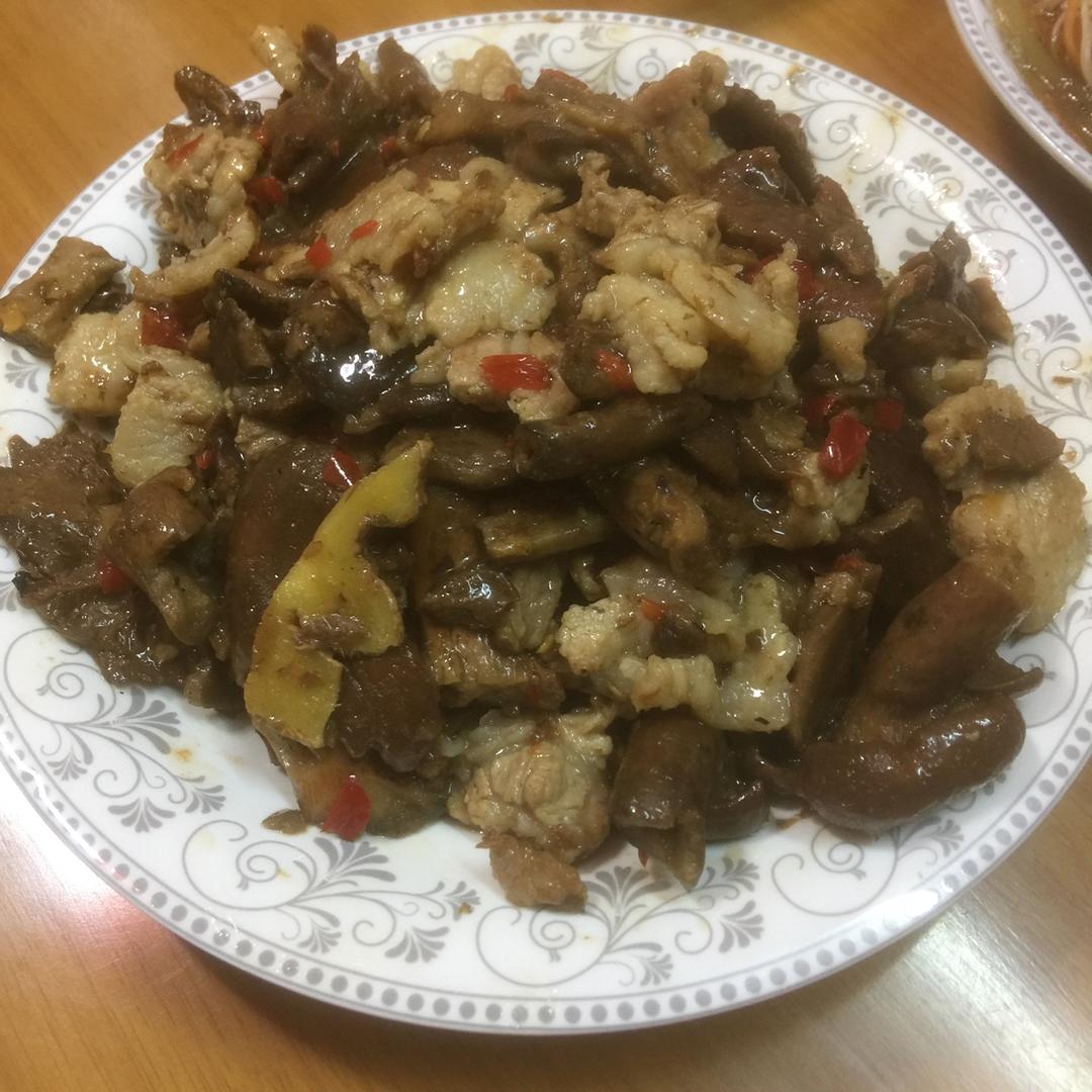 枞树菌炒五花肉