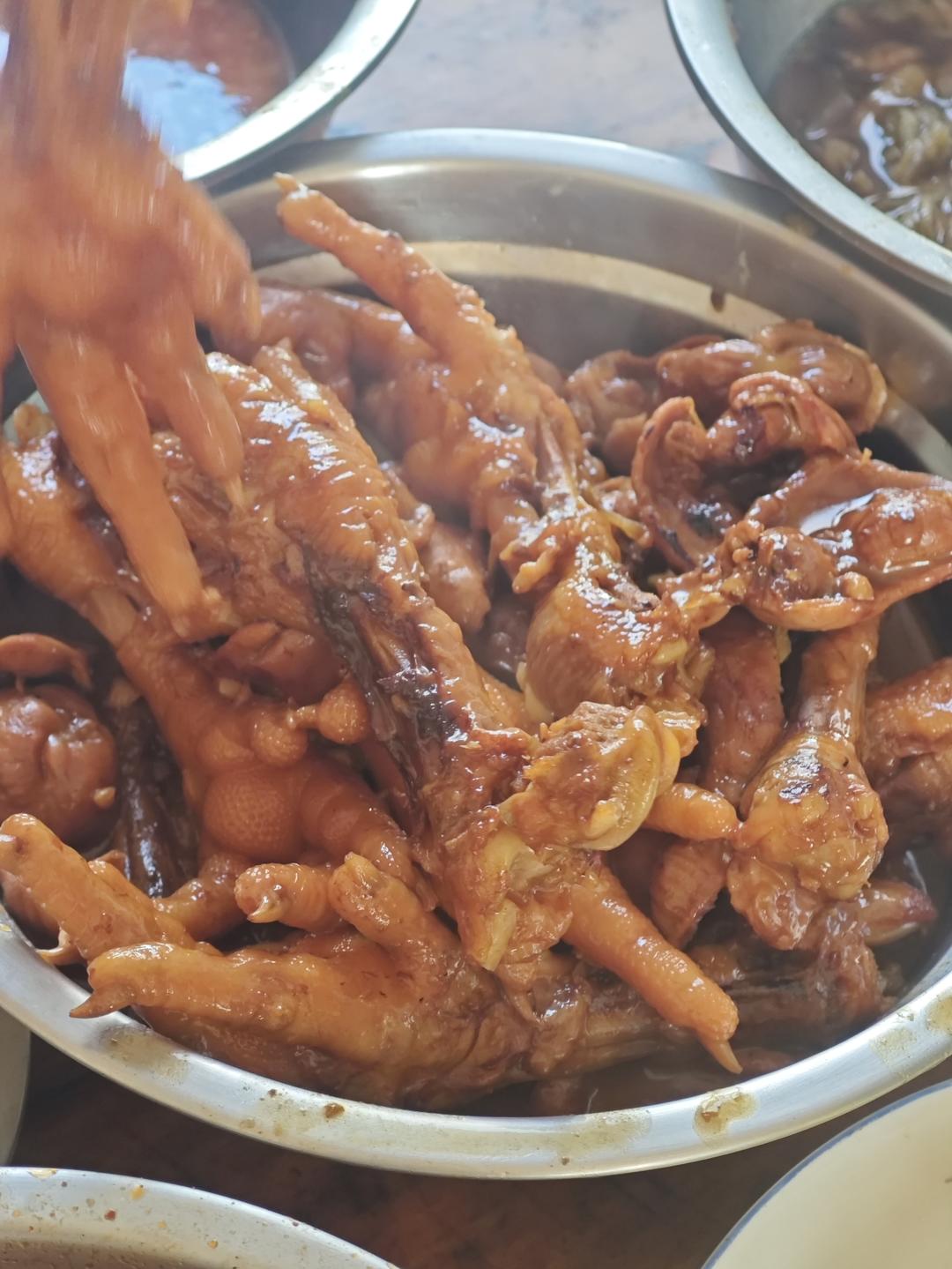超级好吃下酒的炖鸡爪子