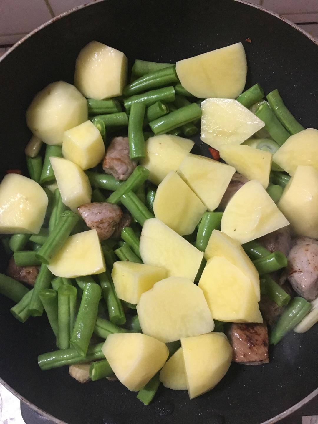 芸豆土豆炖猪肉