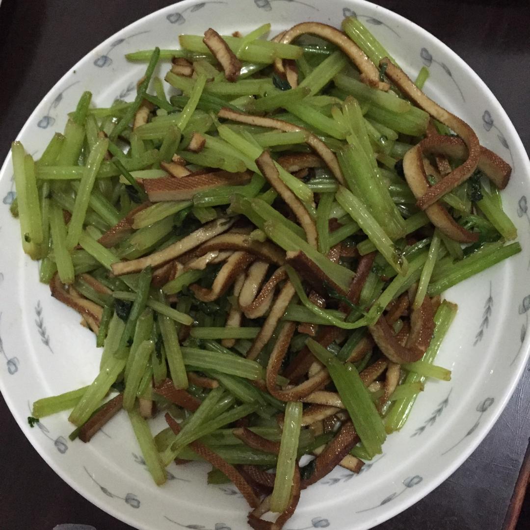 芹菜炒肉