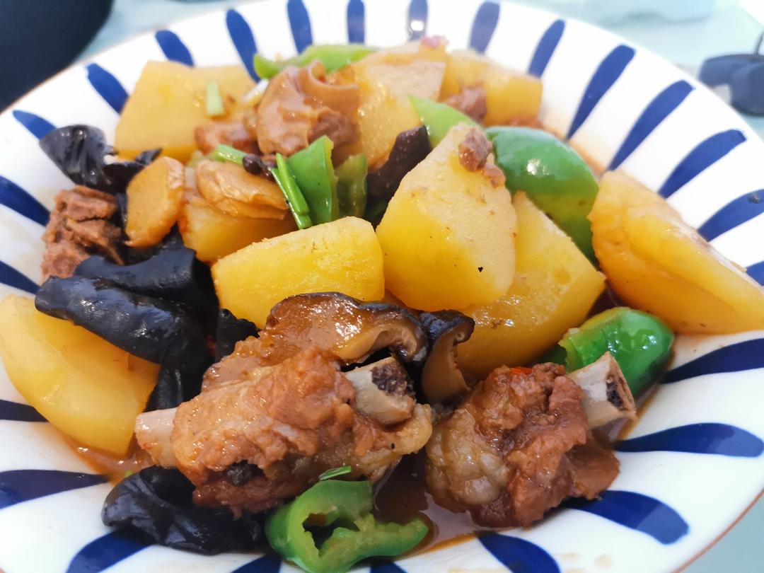 土豆烧排骨