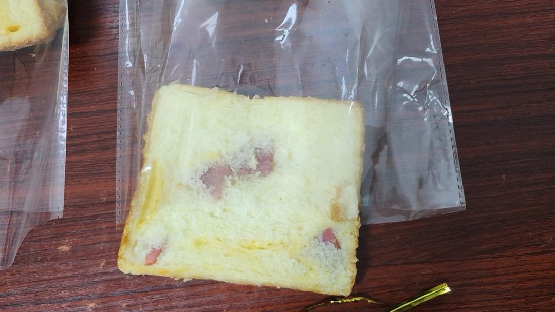 软妹子芝士火腿吐司，咸香料多好好吃
