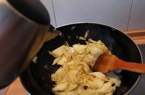 咖喱白菜的做法 步骤4