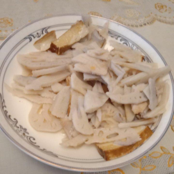 超简单的清炒莲藕片，秒光盘