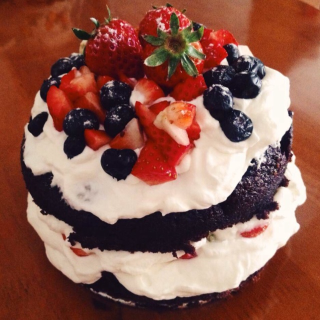 lau嘉嘉kayan做的奶油可可戚风蛋糕(草莓蓝莓篇)