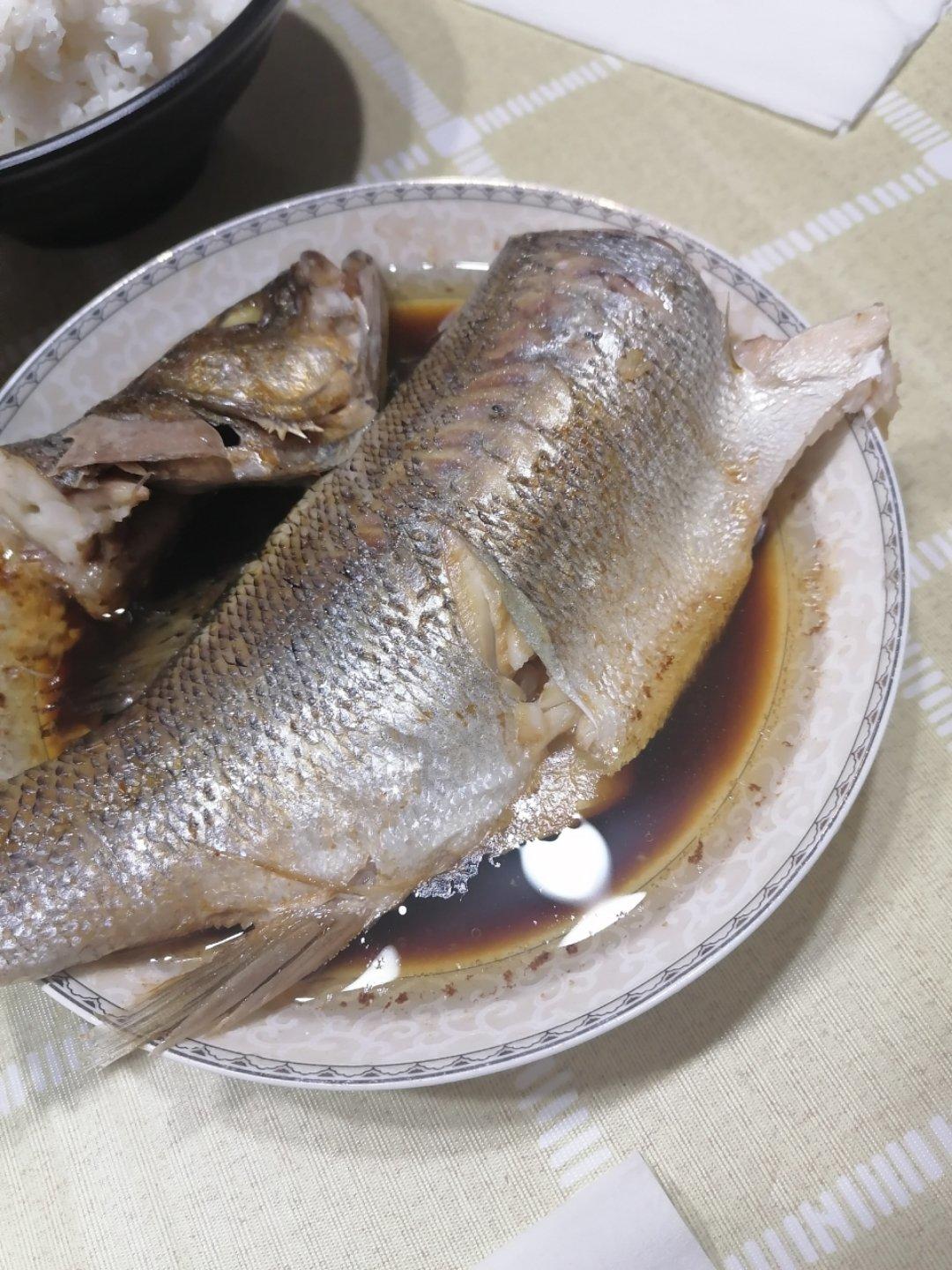 清蒸鲈鱼（简易万能蒸鱼法）