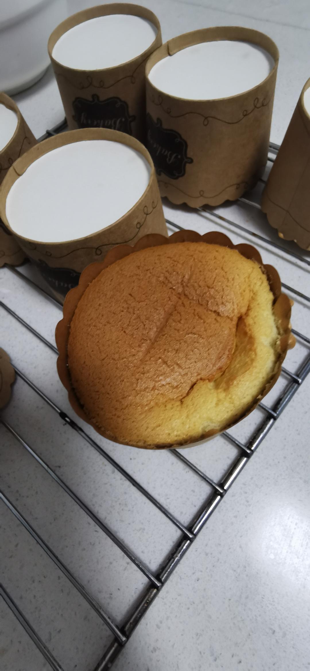 纸杯蛋糕 8寸戚风蛋糕的量