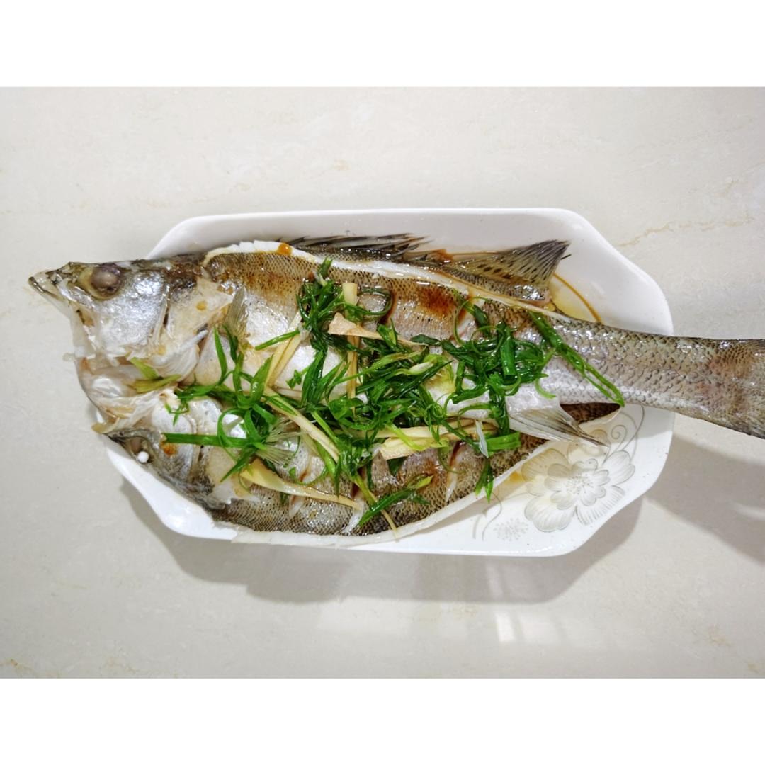 10分钟做 清蒸鲈鱼 （附切鱼图解）