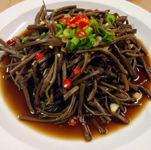 凉拌蕨菜
