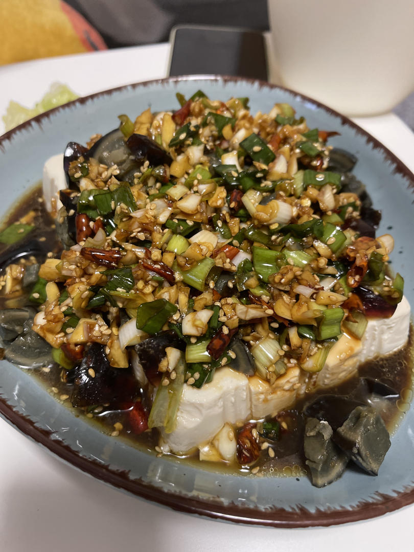 皮蛋拌豆腐