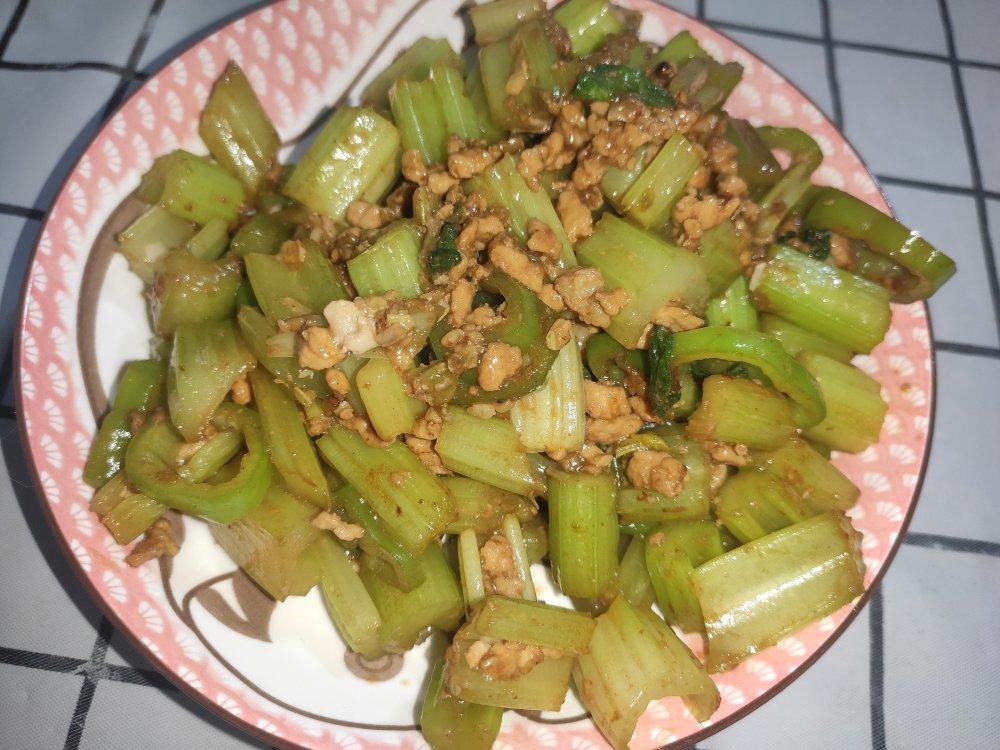 芹菜炒肉