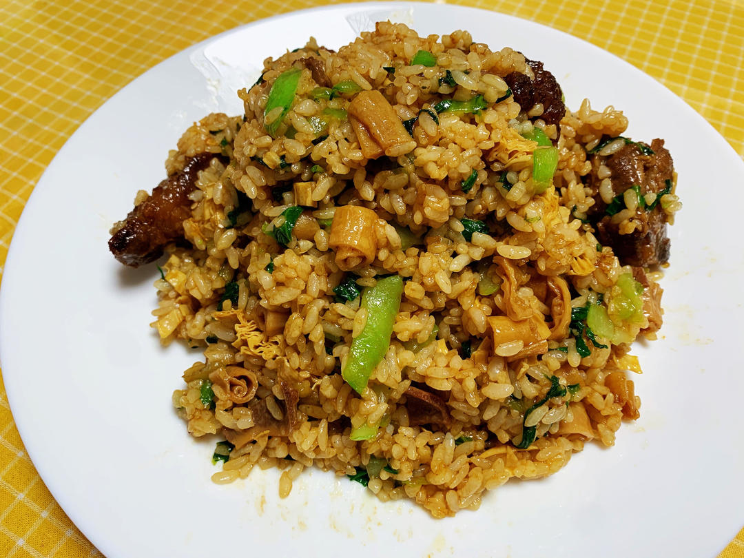水映天涯xd做的排骨油菜酱油炒饭