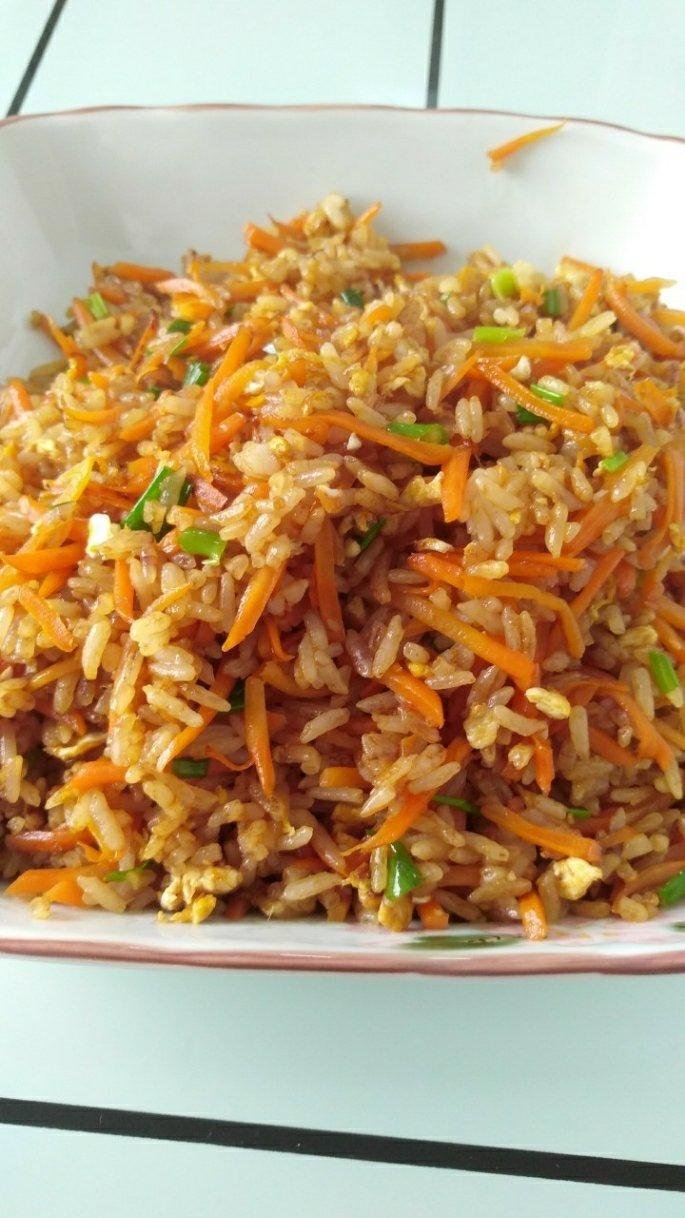 邻居抢着来我家吃土豆香肠炒饭，原来这么香！