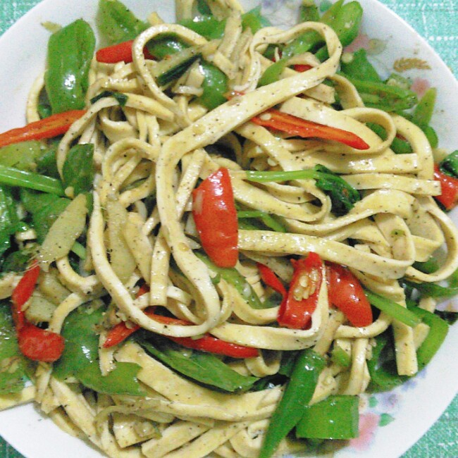青椒豆腐皮炒肉丝