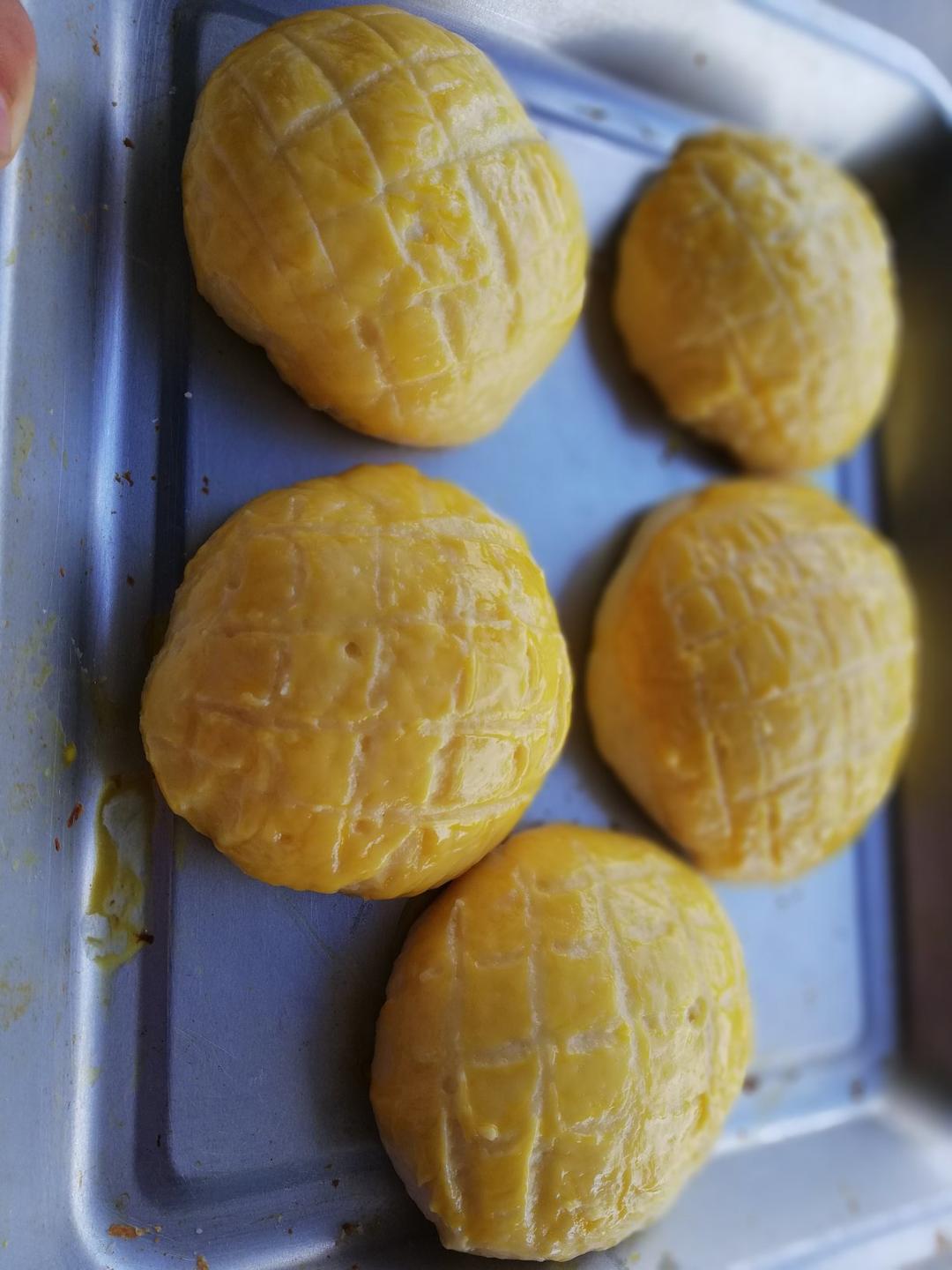 酥皮菠萝面包