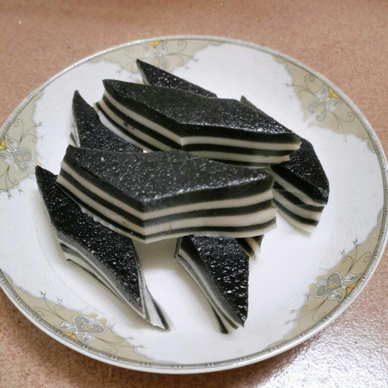 黑芝麻椰汁千层马蹄糕