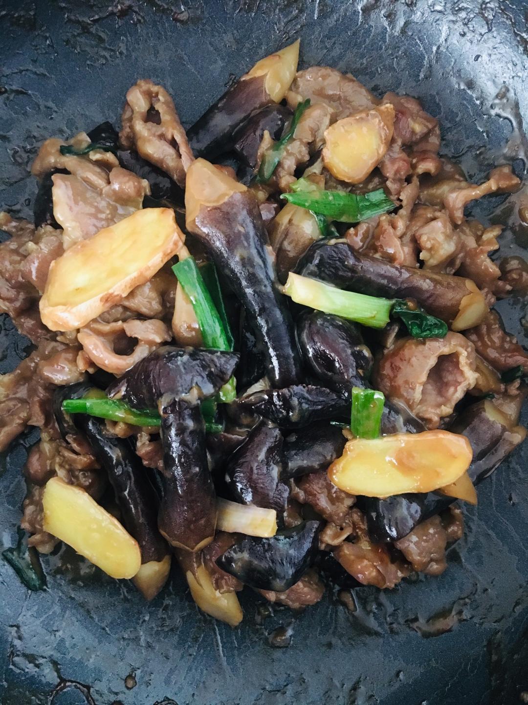 黑枞菌炒牛肉