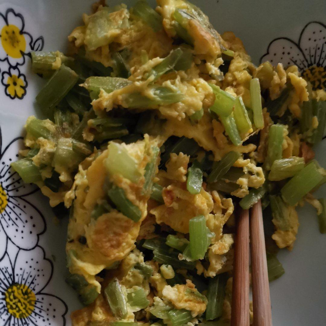芹菜炒鸡蛋
