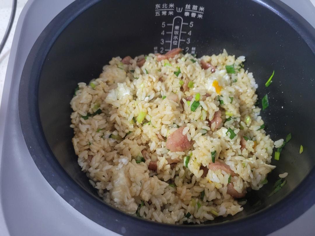 零失败 绝对惊艳 广式腊肠葱油煲仔饭（极简电饭煲版）